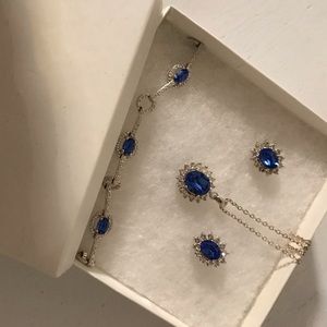 Jewelry set.